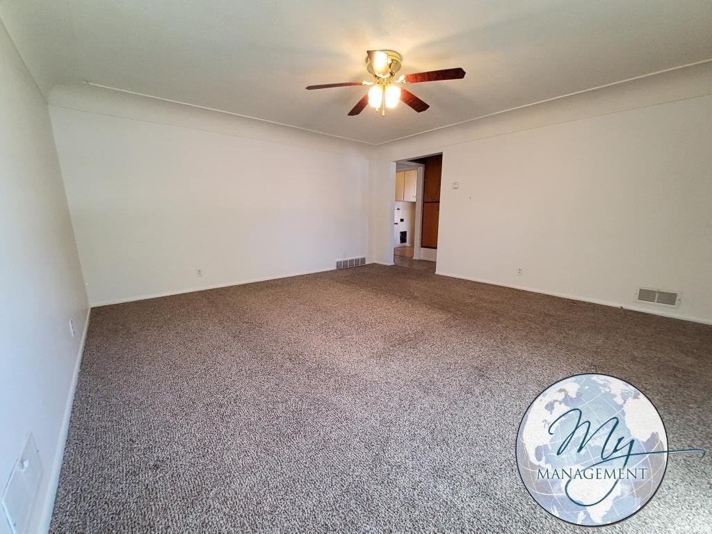 241 Locust St N - Photo 6 of 22
