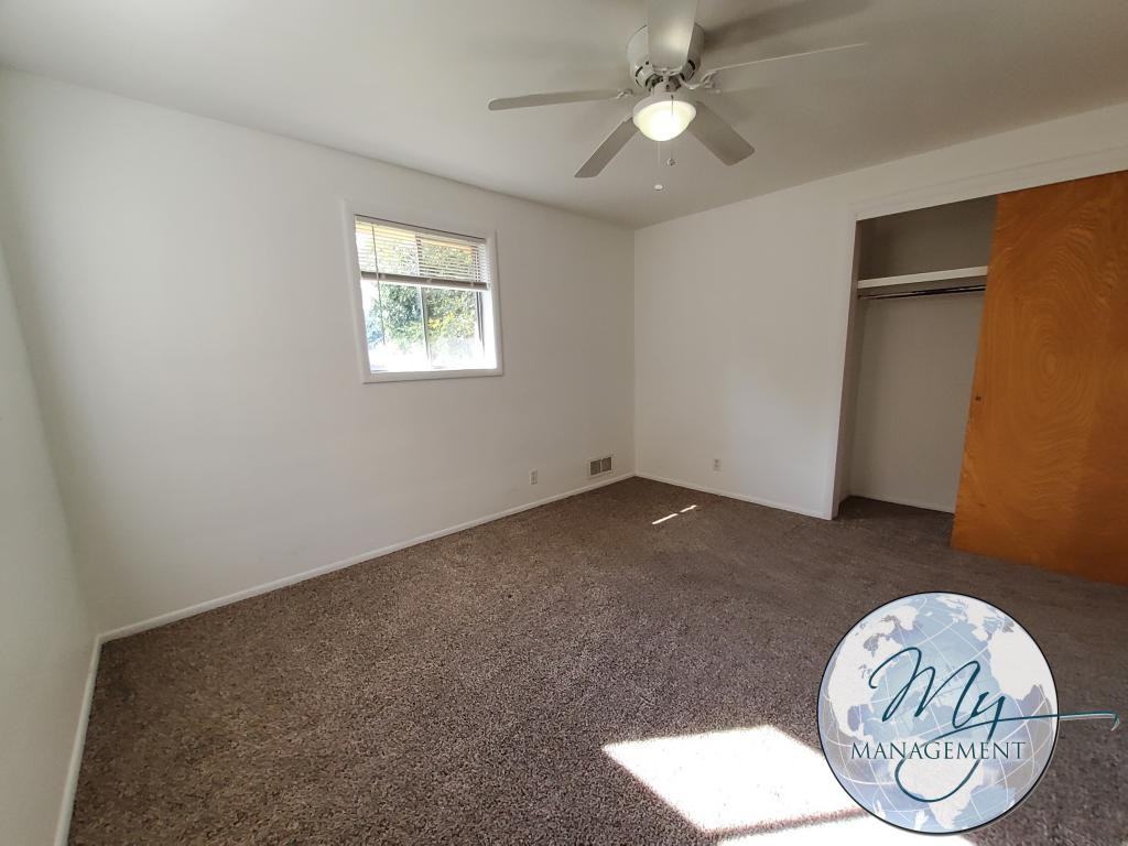 241 Locust St N - Photo 7 of 22