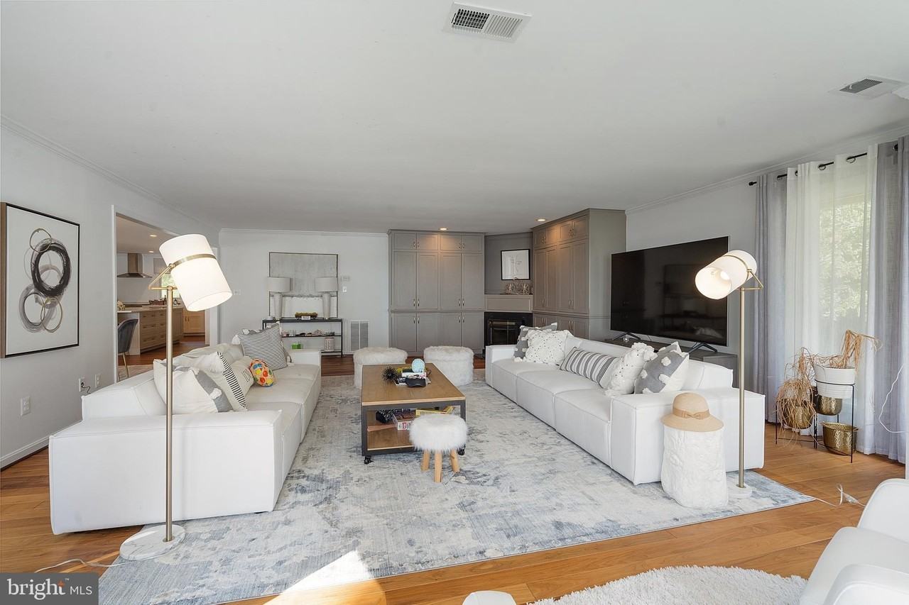 5837 River Dr - Photo 4 of 41