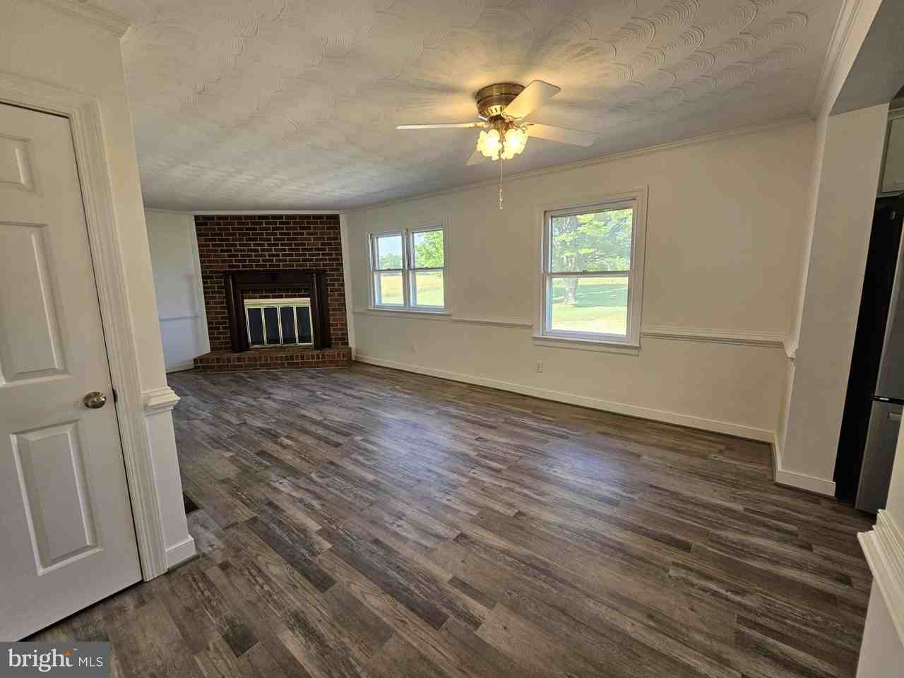 16090 Pouncey Tract Rd - Photo 3 of 17