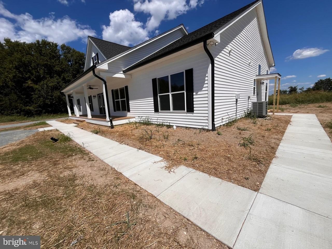 8641 Sandy Beach Ln - Photo 6 of 31