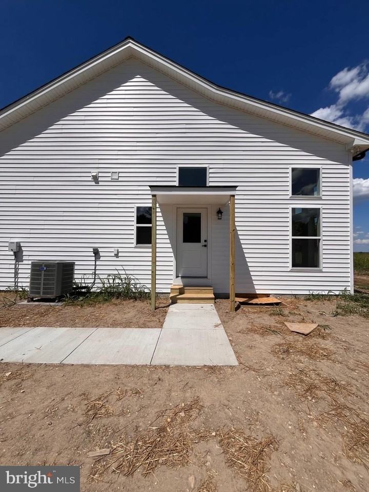 8641 Sandy Beach Ln - Photo 7 of 31