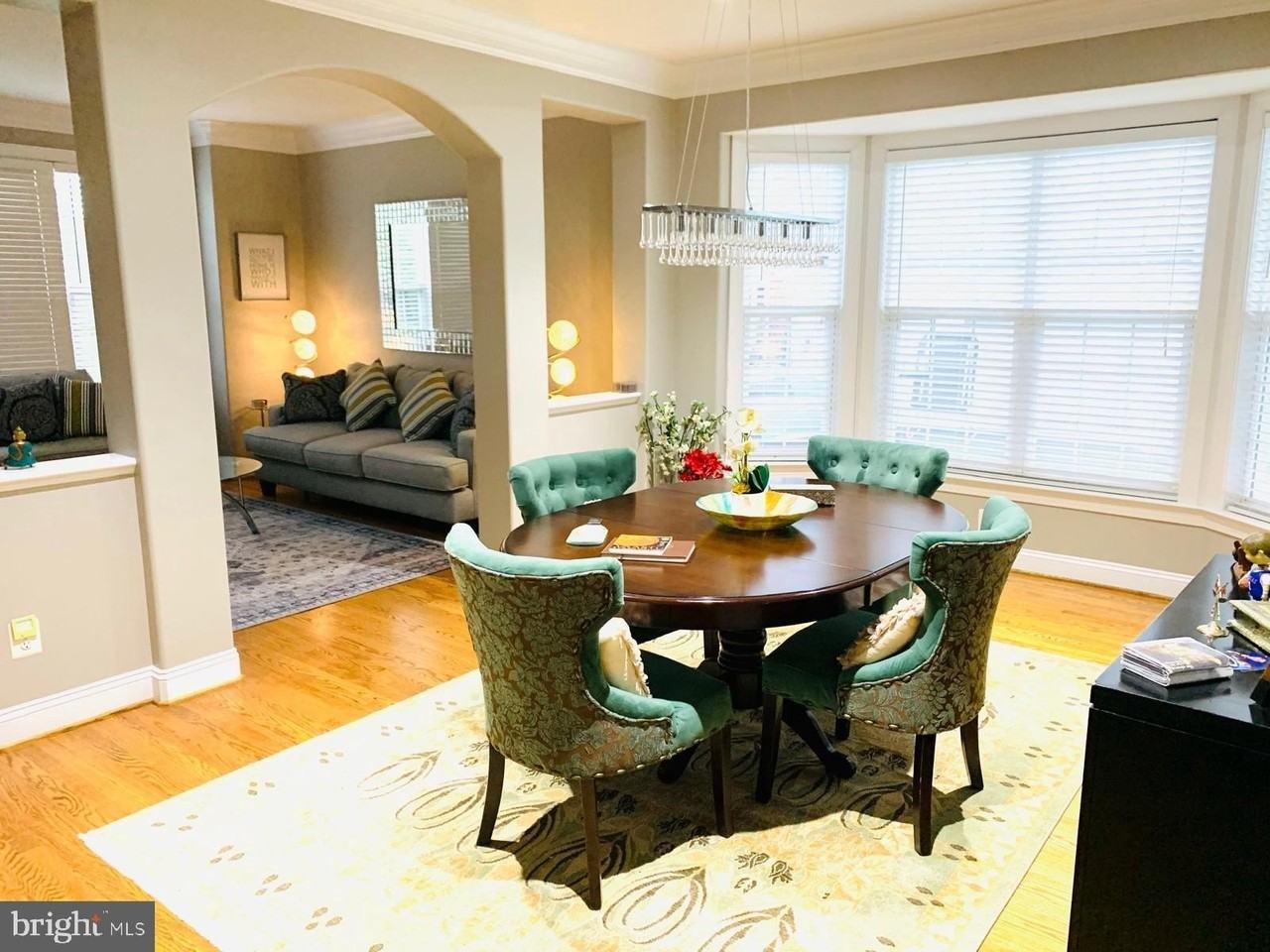 25189 Blackstone Ct - Photo 4 of 10