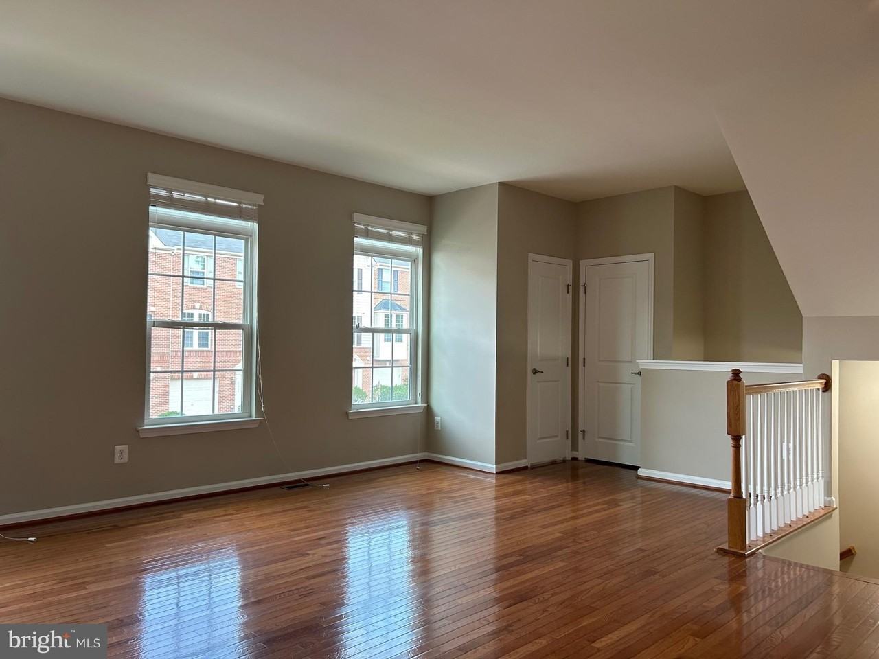 45901 Peach Oak Terrace - Photo 2 of 14