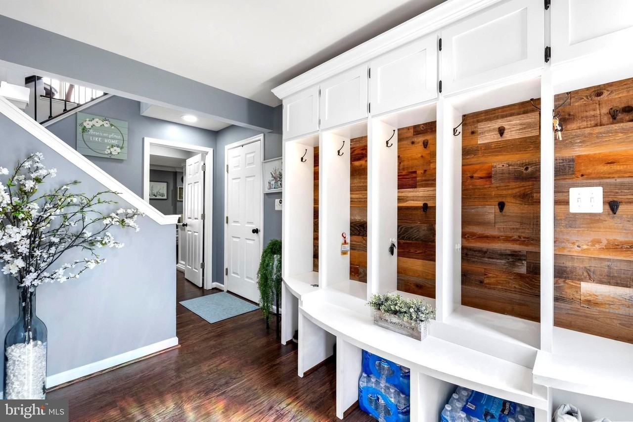 25427 Elm Terrace - Photo 2 of 32