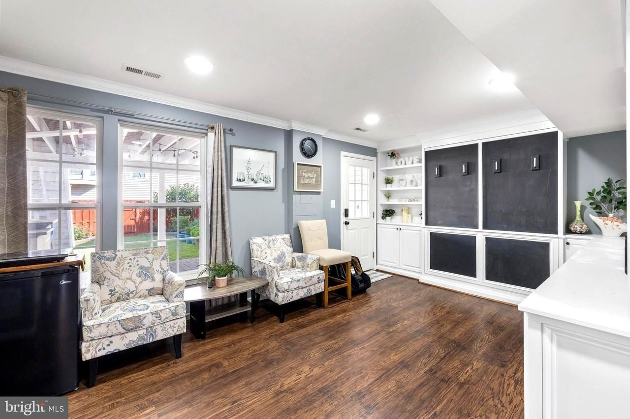 25427 Elm Terrace - Photo 3 of 32