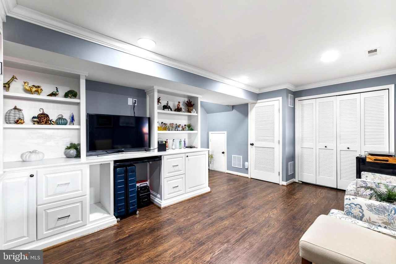 25427 Elm Terrace - Photo 4 of 32