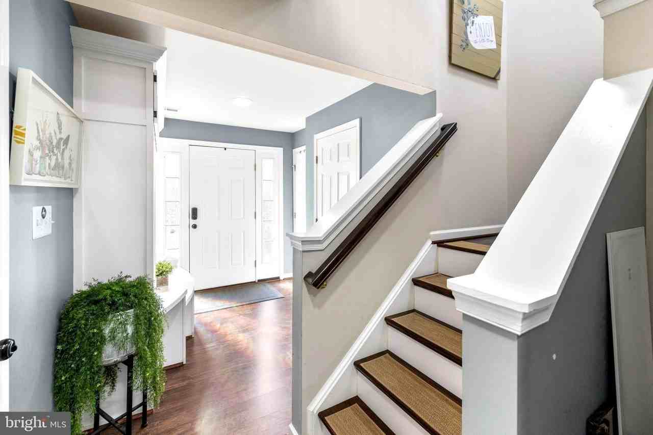 25427 Elm Terrace - Photo 5 of 32