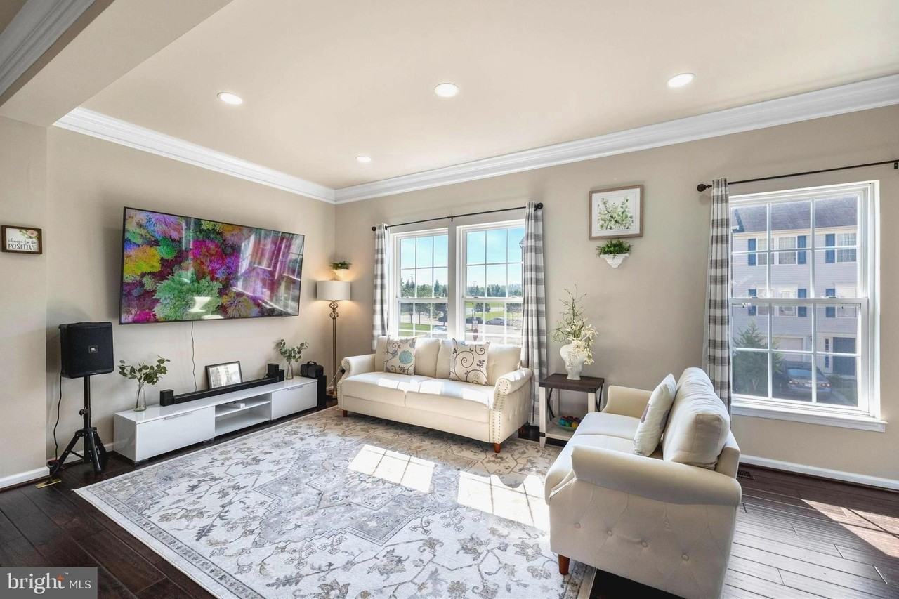 25427 Elm Terrace - Photo 7 of 32