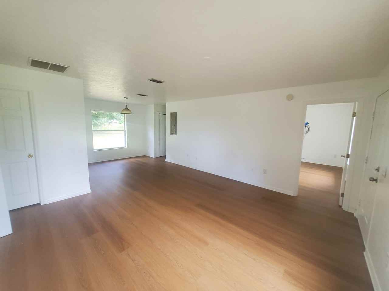 665 Nw 59th Ave - Photo 2 of 8