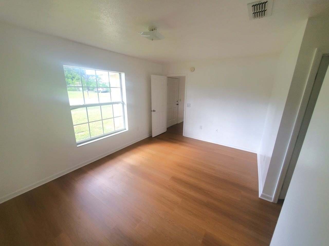 665 Nw 59th Ave - Photo 5 of 8