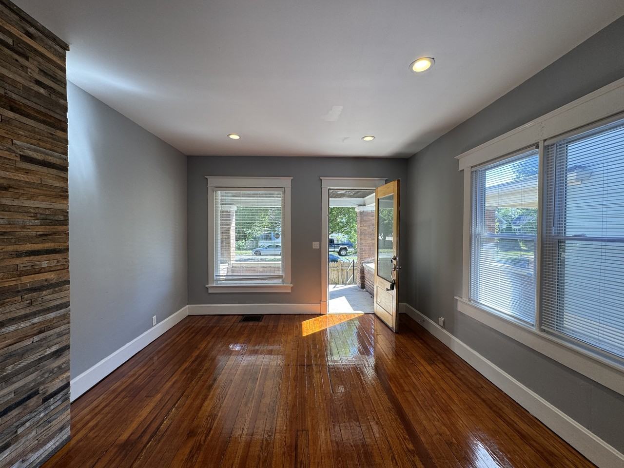 1022 S Randolph St - Photo 5 of 33