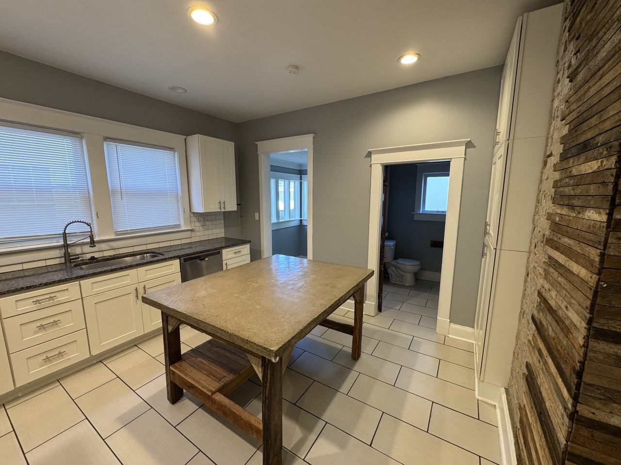 1022 S Randolph St - Photo 7 of 33