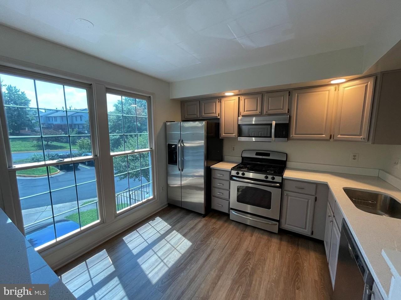 21924 Greentree Ter - Photo 2 of 29