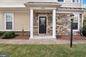 featured image of 42406 Benfold Sq