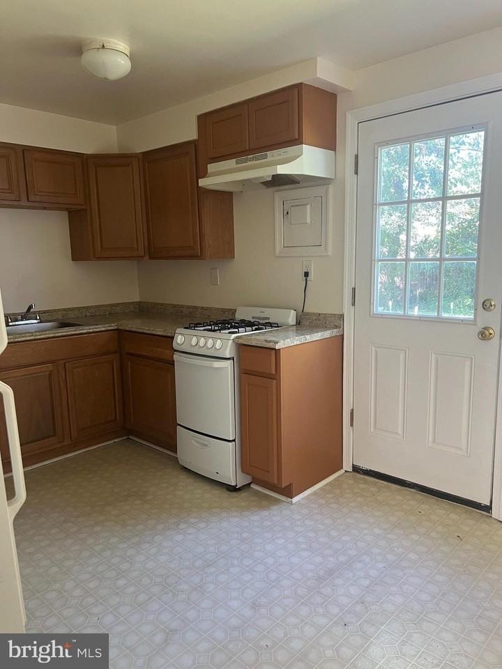 9012 Merrimack Dr - Photo 2 of 8