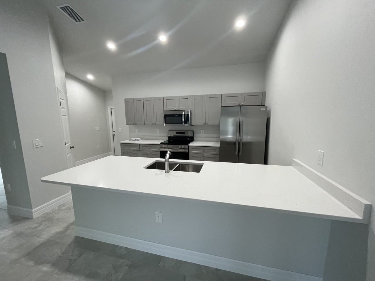 1421 Gleason Pkwy - Photo 3 of 23