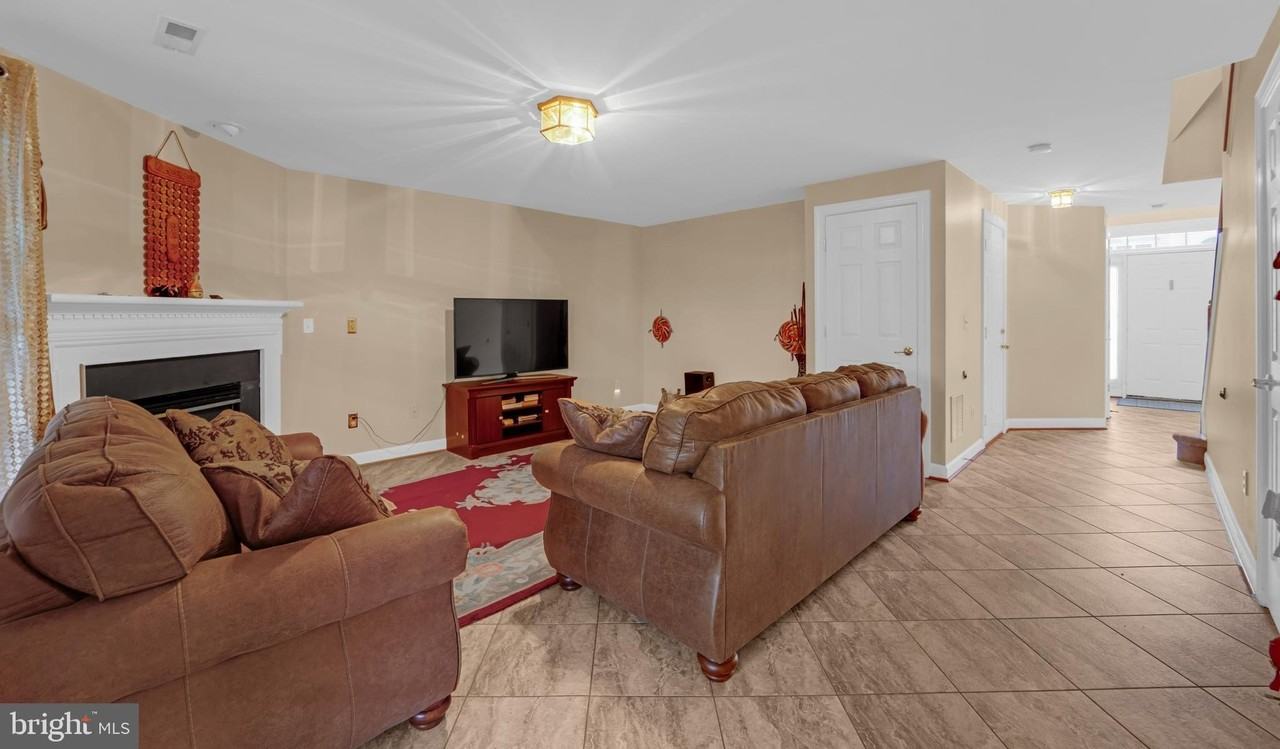 14197 Madrigal Dr - Photo 4 of 50