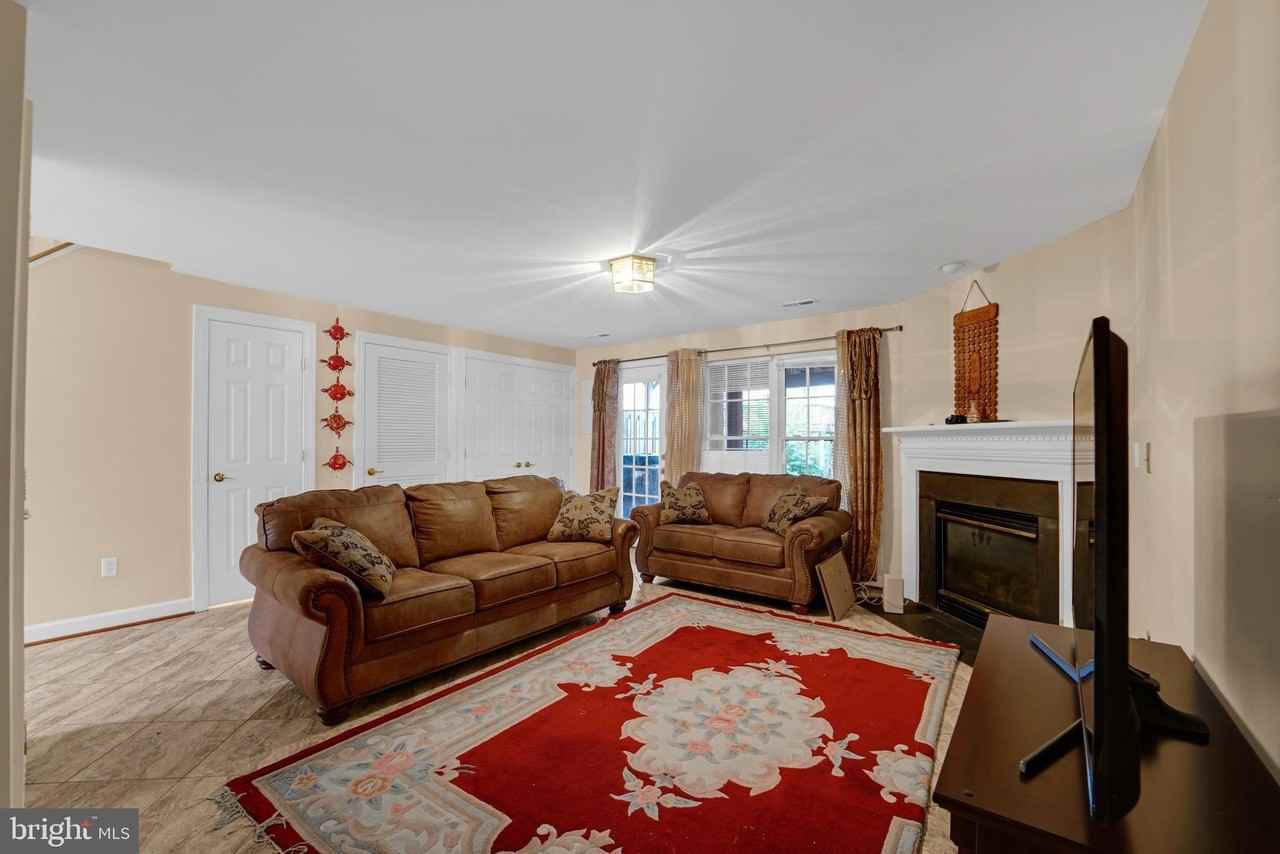 14197 Madrigal Dr - Photo 5 of 50