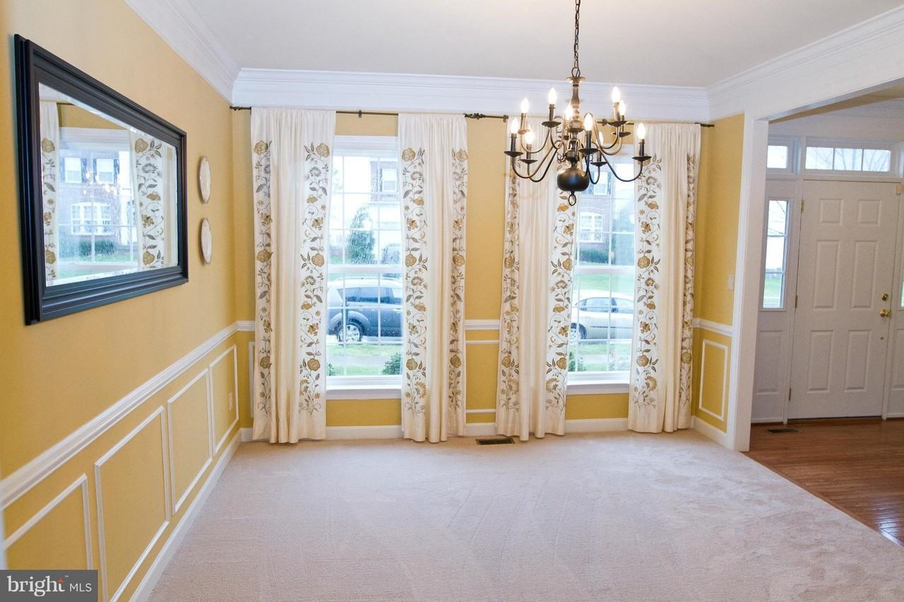 9927 Broadsword Dr - Photo 4 of 33