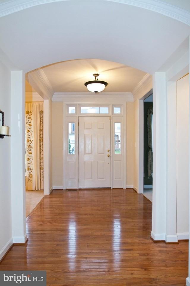 9927 Broadsword Dr - Photo 3 of 33