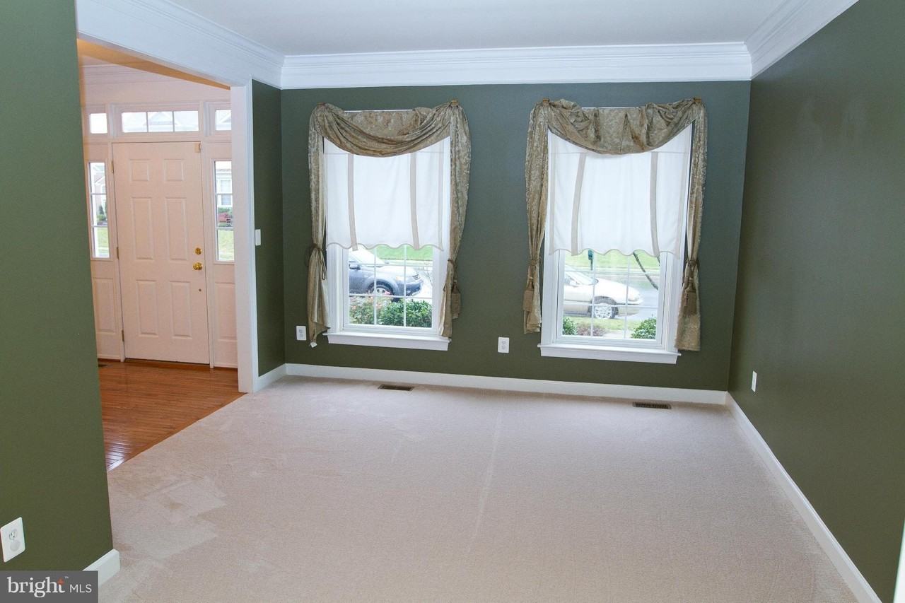 9927 Broadsword Dr - Photo 6 of 33