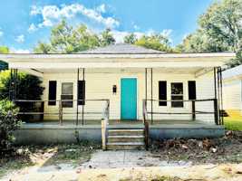 featured image of 421 S Columbia St