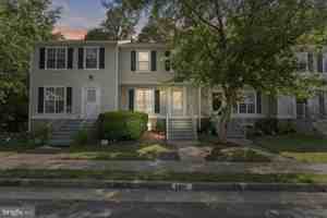 featured image of 2881 Madeira Ct