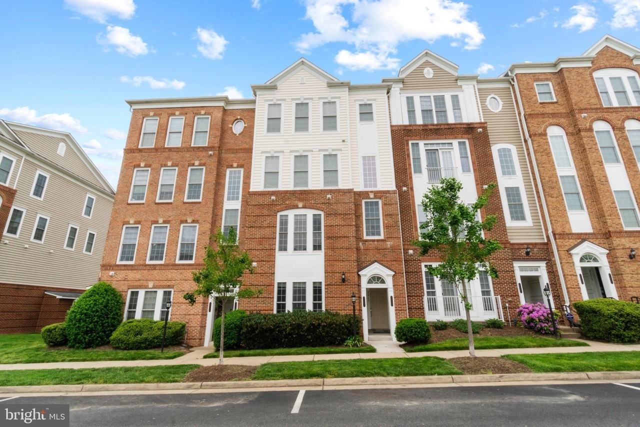 2263 Oberlin Drive - Photo 2 of 18