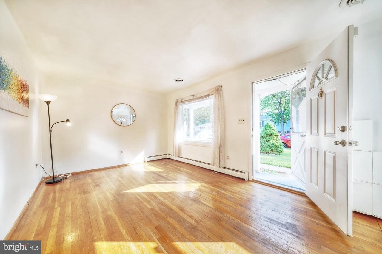 14307 Bismark Ave - Photo 4 of 30