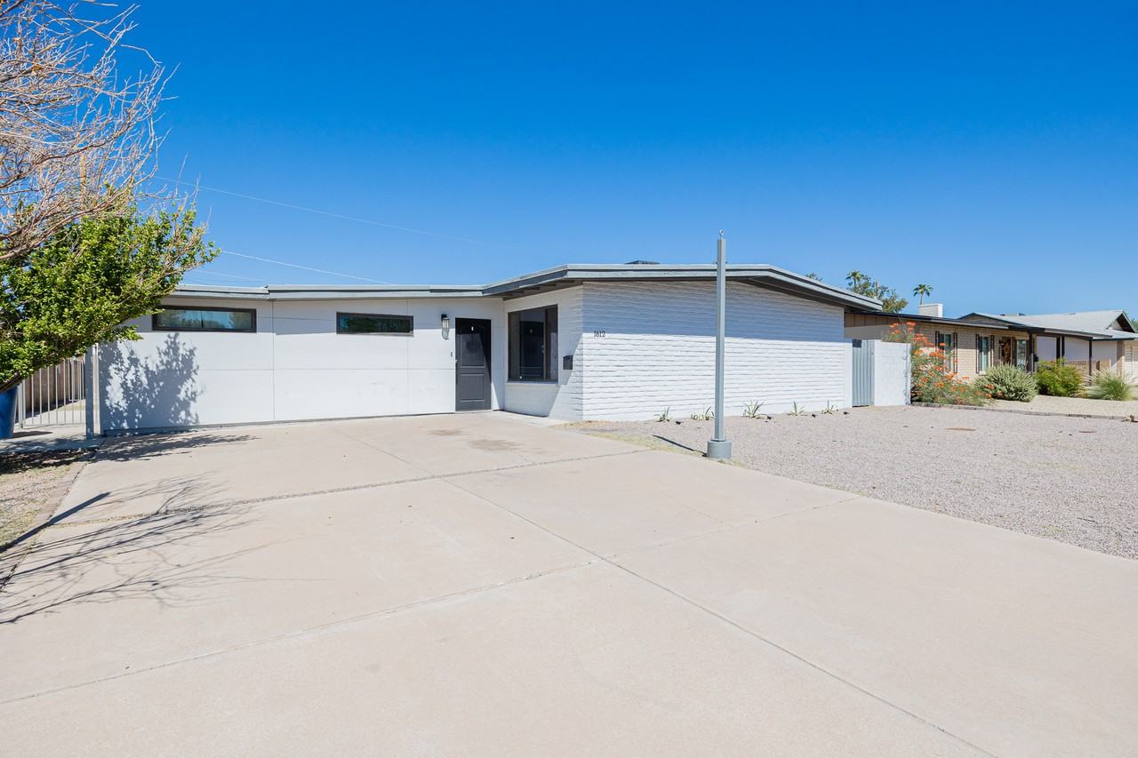 1612 E Gaylon Dr - Photo 2 of 28