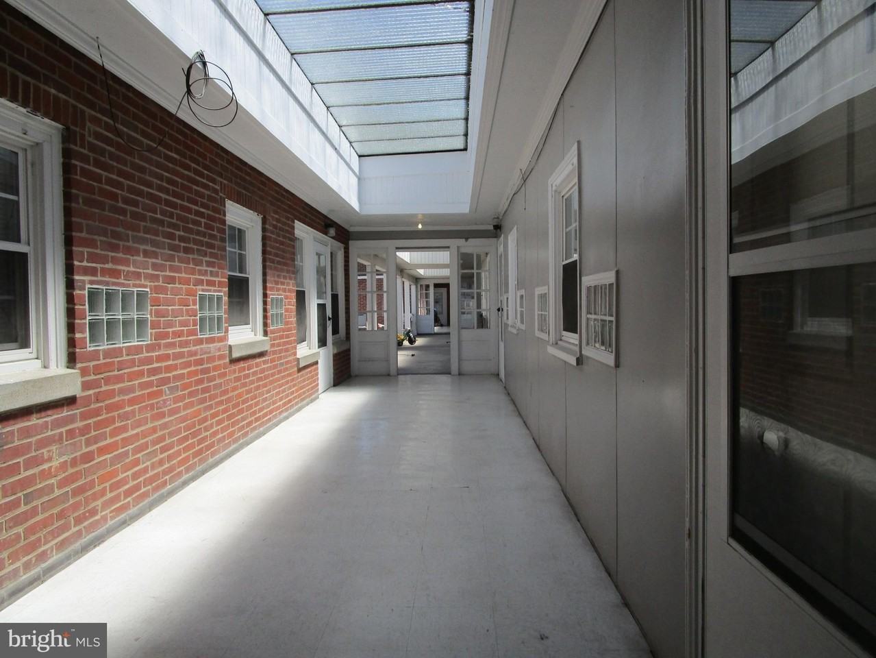 385 E King St - Photo 3 of 8