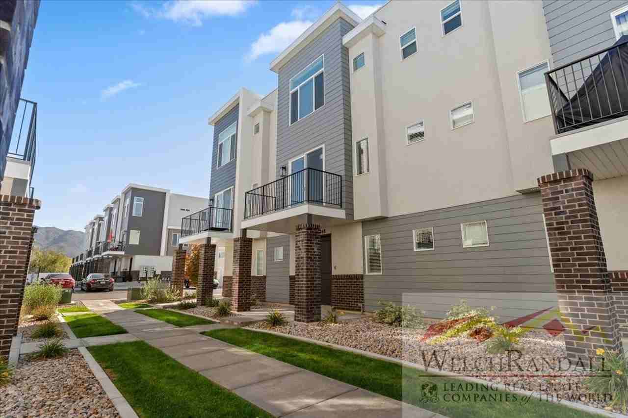 2348 W James Way - Photo 2 of 38