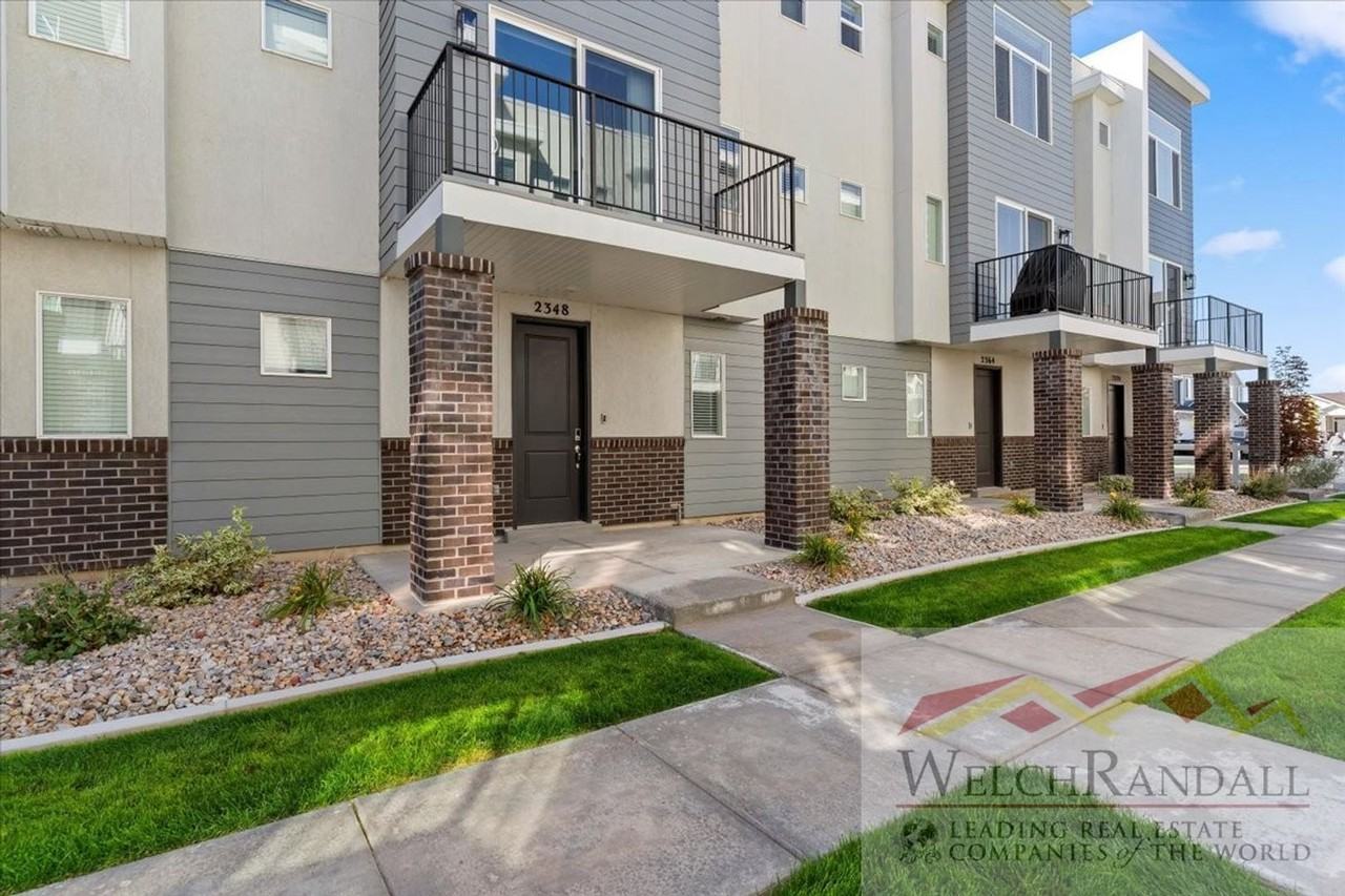 2348 W James Way - Photo 3 of 38