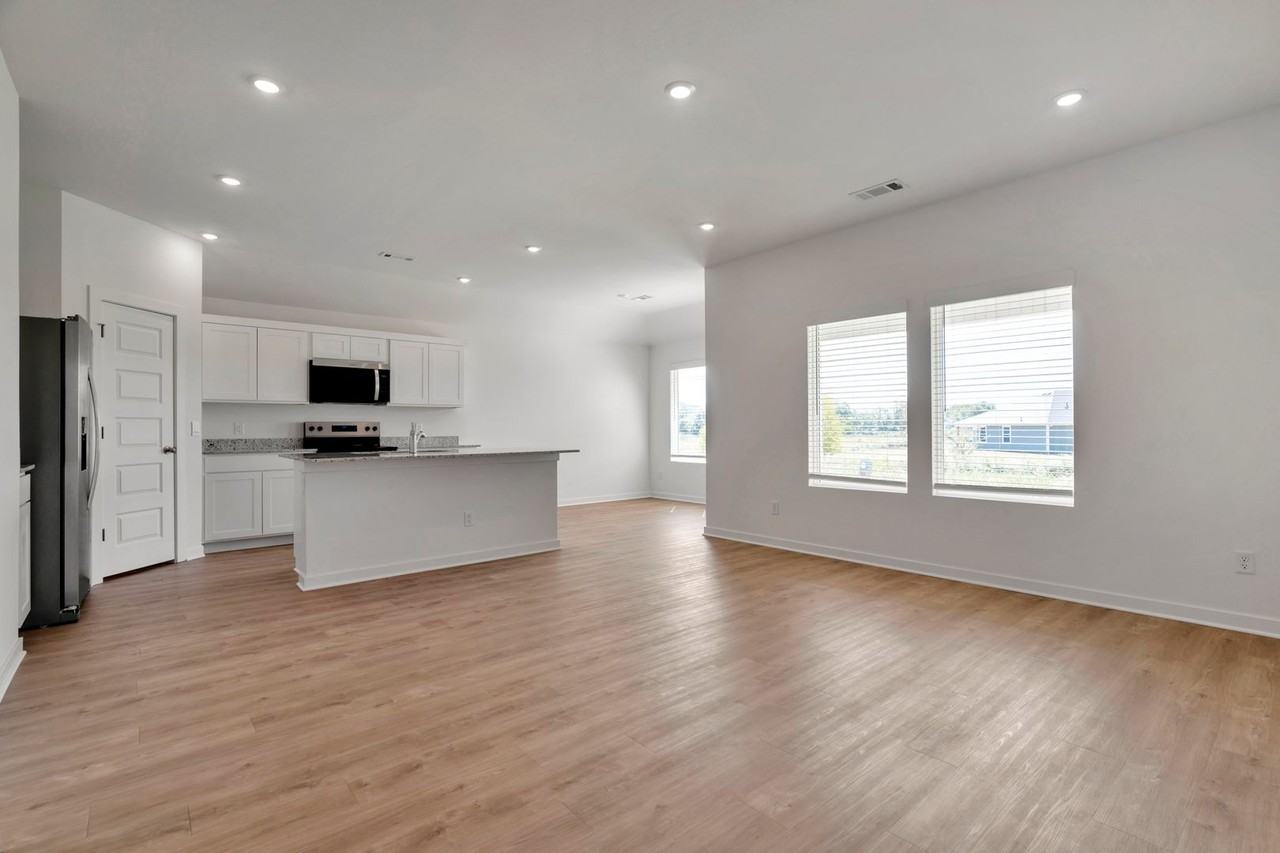 1010 Rentley St - Photo 3 of 22