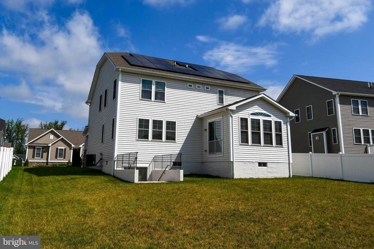 7706 Colburn Dr - Photo 4 of 47