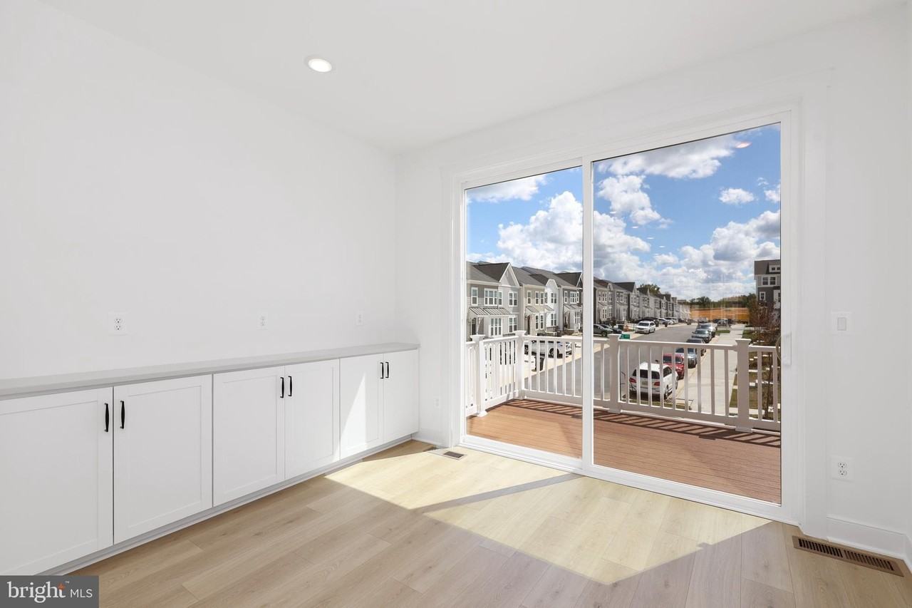 9117 Creek Bottom Ln - Photo 4 of 36