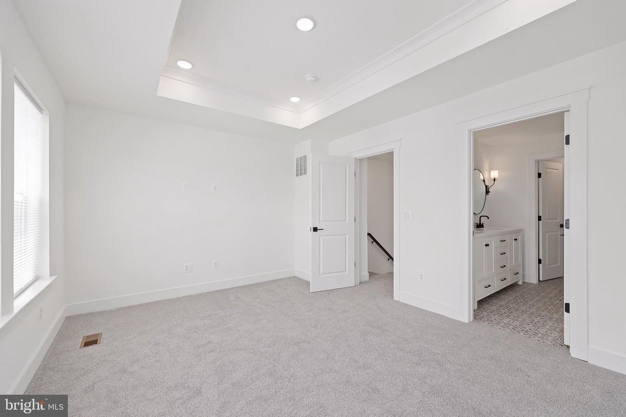 9117 Creek Bottom Ln - Photo 6 of 36