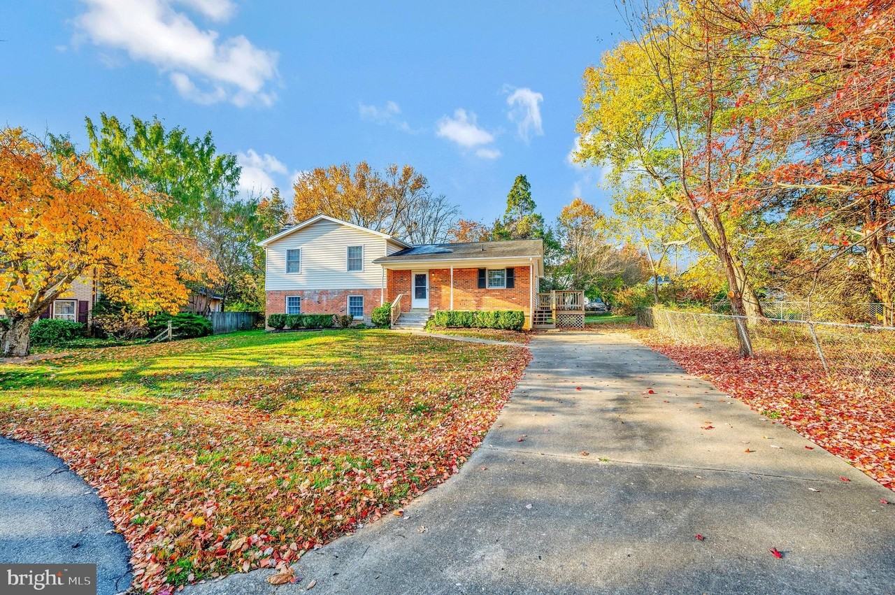 4 Randy Ct - Photo 3 of 39