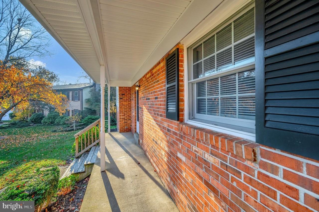 4 Randy Ct - Photo 7 of 39