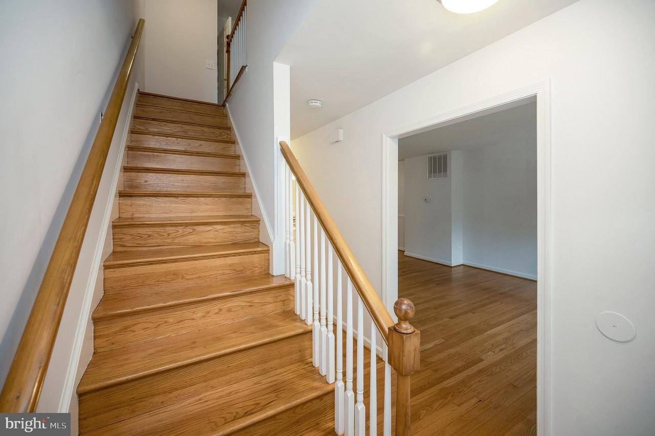 455 Ridgemore Street - Photo 4 of 35