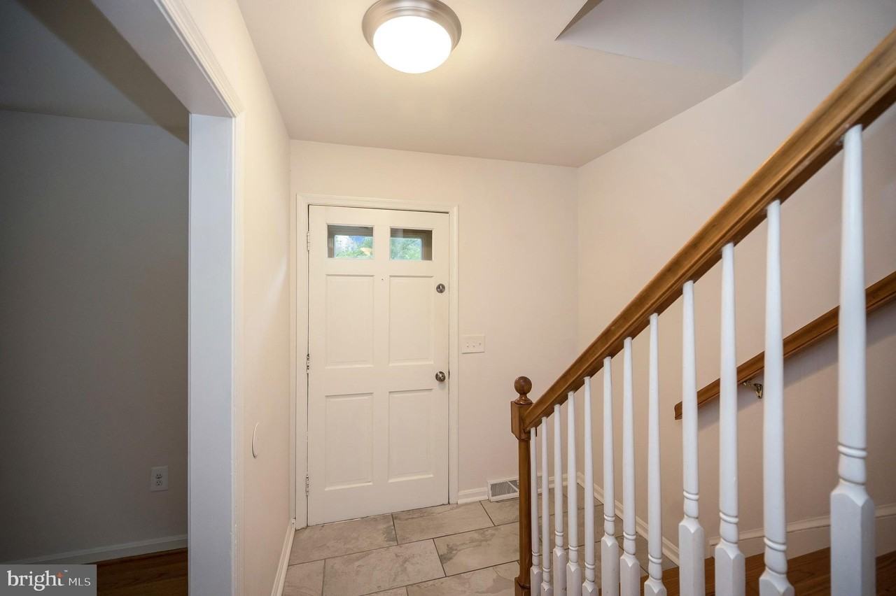 455 Ridgemore Street - Photo 5 of 35