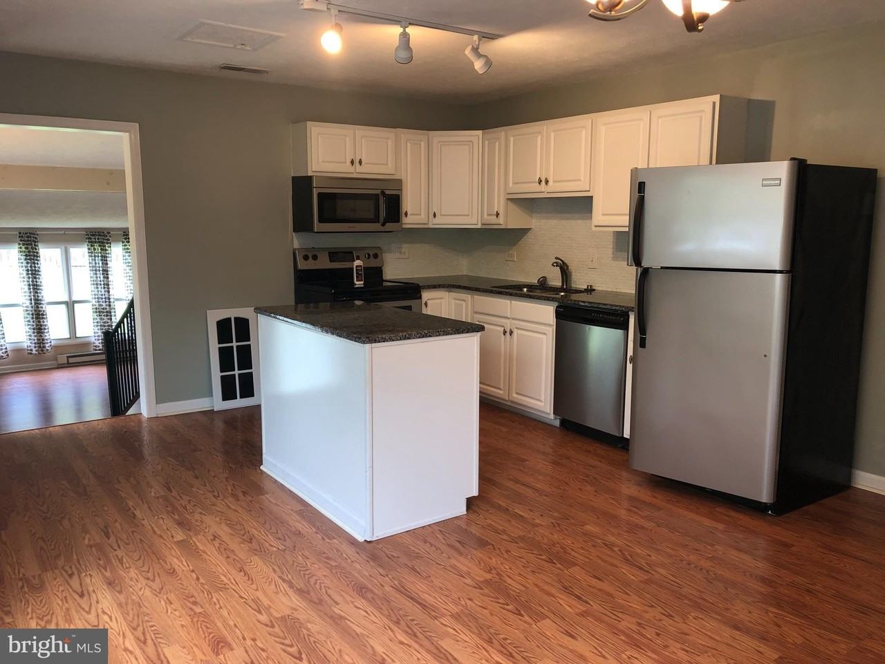 21 S Stewart St Apt 4 #4 - Photo 6 of 12