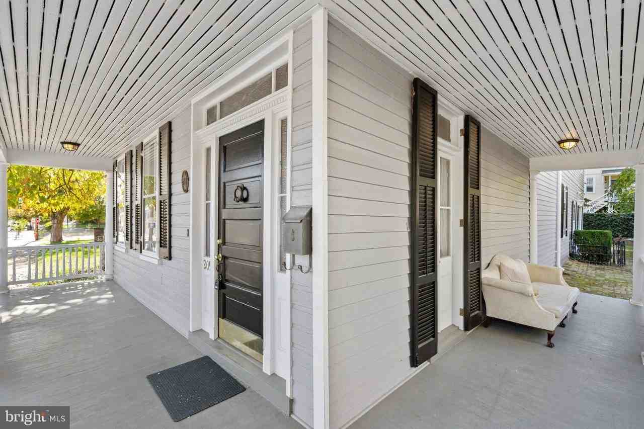 209 N Washington St - Photo 6 of 50