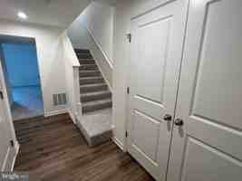 featured image of 211 Clifton Mnr