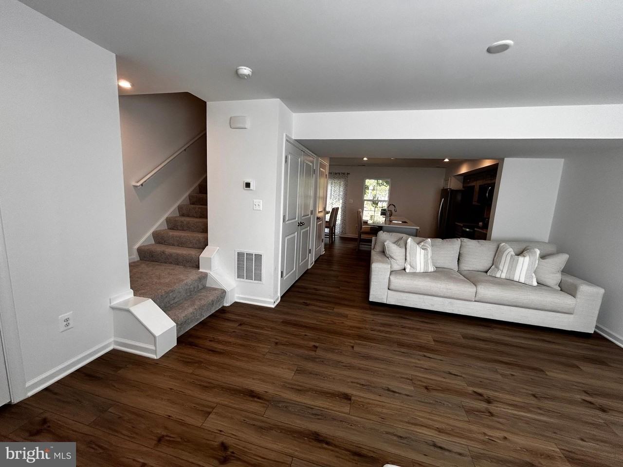 220 Gentle Breeze Dr - Photo 4 of 26