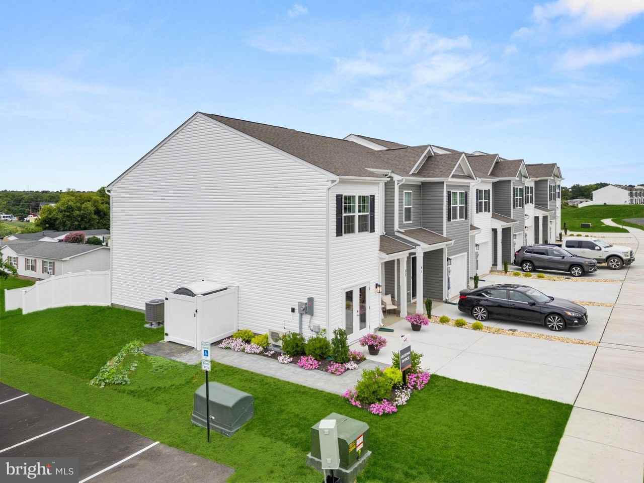 45 Kitsune Blvd - Photo 3 of 50