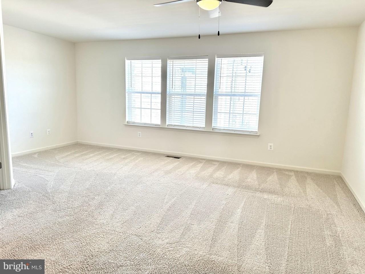 227 Charterhouse St - Photo 6 of 18