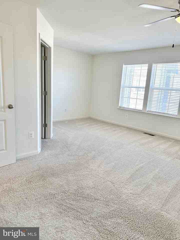 227 Charterhouse St - Photo 7 of 18