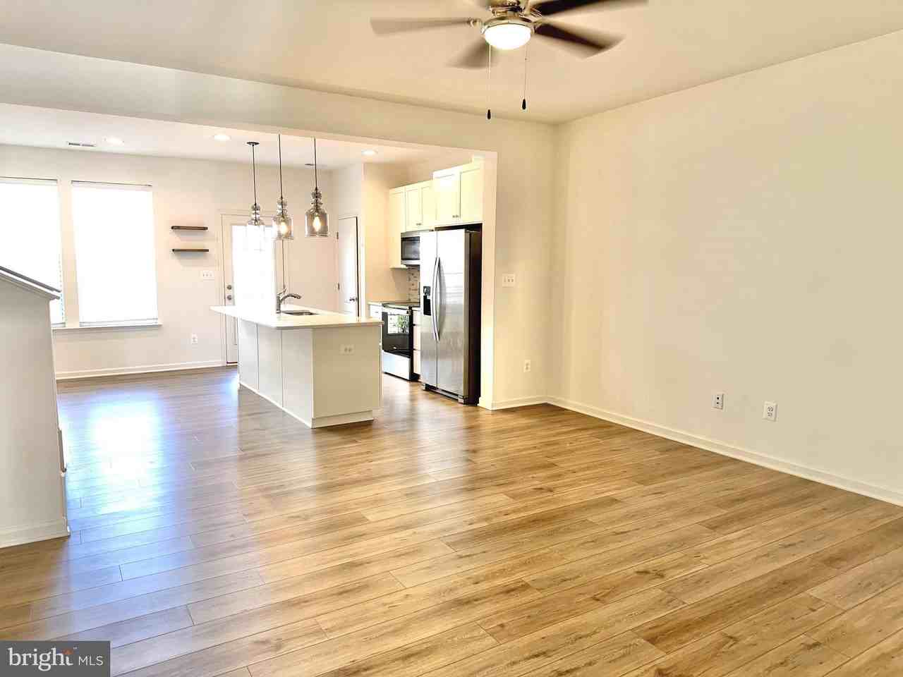 227 Charterhouse St - Photo 2 of 18